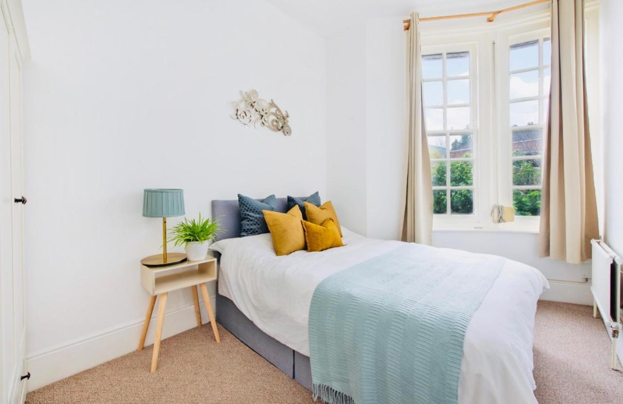 Spacious & Charming Garden Flat -Zone 2- Great For Central London Access Екстериор снимка