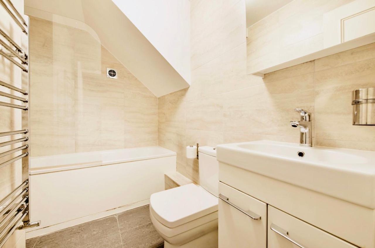 Spacious & Charming Garden Flat -Zone 2- Great For Central London Access Екстериор снимка